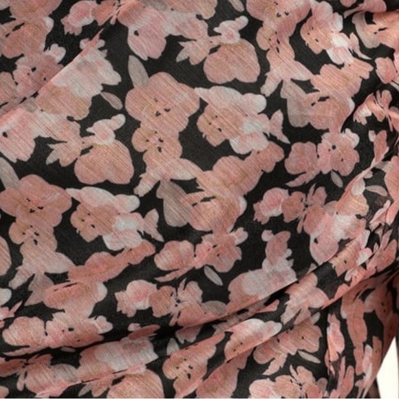 👗Lulu’s - Pretty Little Flower Black Floral Print Organza Wrap Crop Top, size M - Picture 7 of 8